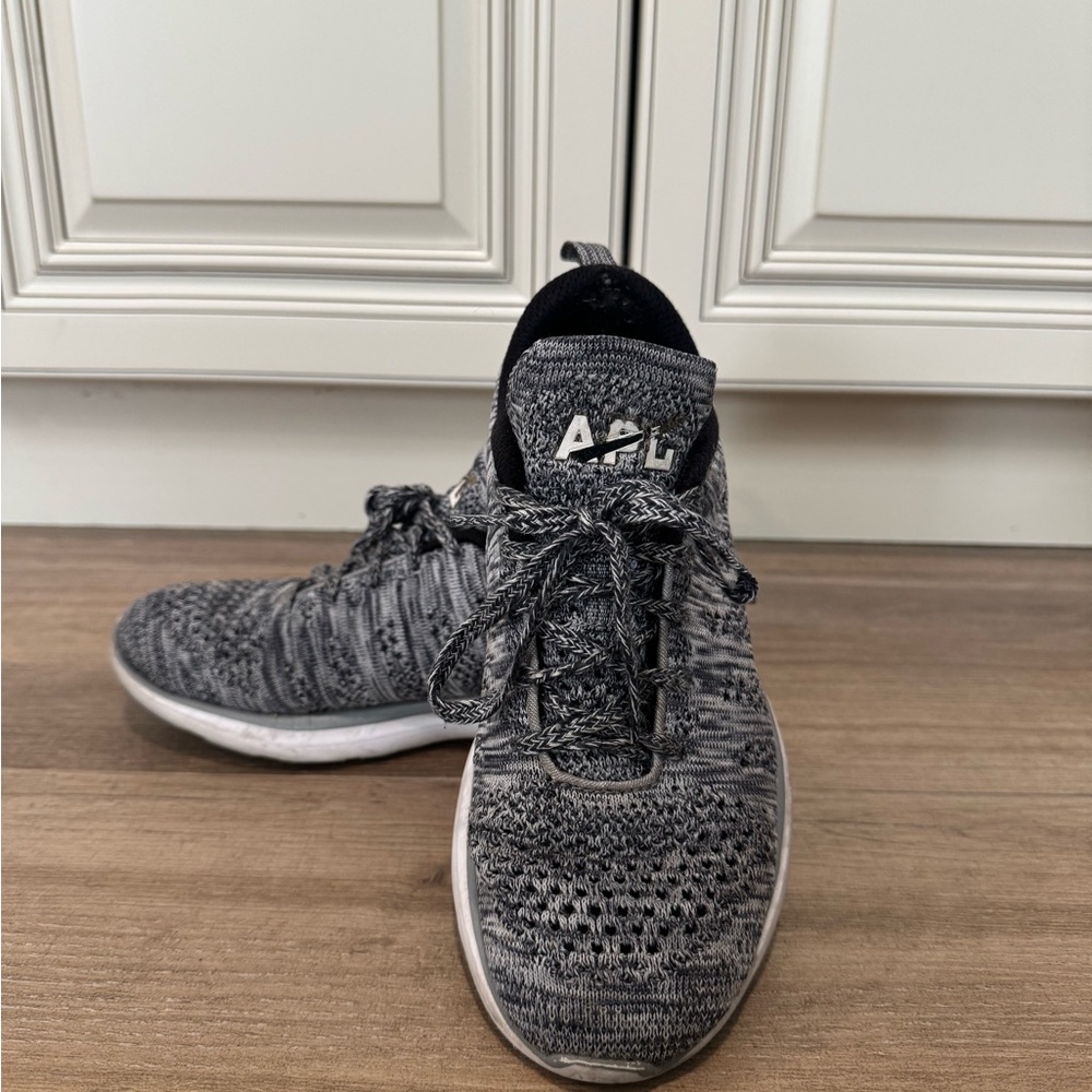 Women's APL TechLoom Pro
Heather Grey
